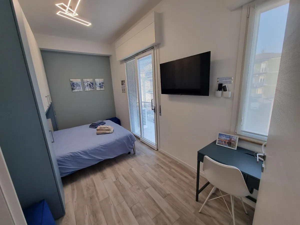 Blue House Apartment - San Massimo ורונה 0*,  איטליה